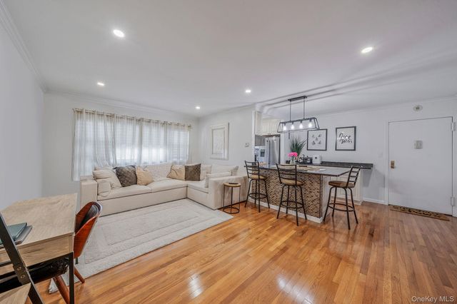 4 Rose Street 1-F1, Oceanside, NY 11572