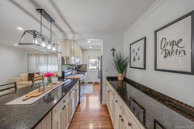 4 Rose Street 1-F1, Oceanside, NY 11572