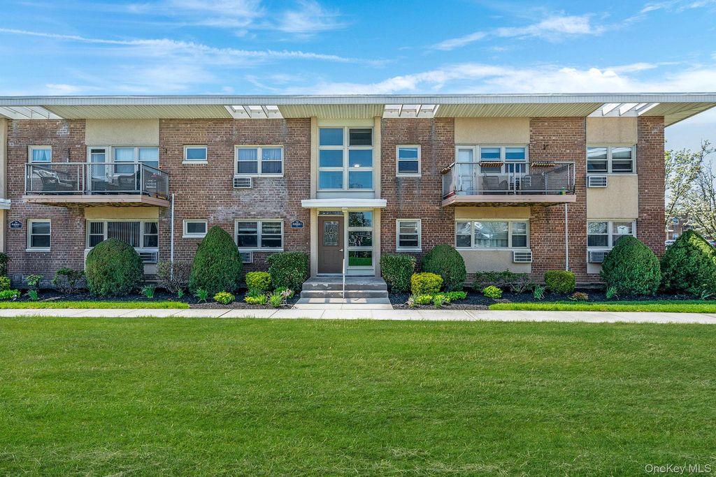 4 Rose Street 1-F1, Oceanside, NY 11572