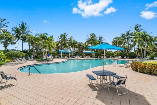 8222 Dominica Place, Wellington, FL 33414