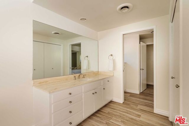5121 Winnetka Avenue, Woodland Hills, CA 91364