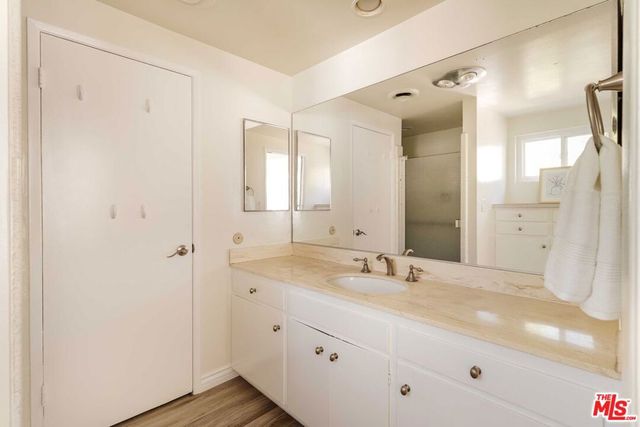 5121 Winnetka Avenue, Woodland Hills, CA 91364