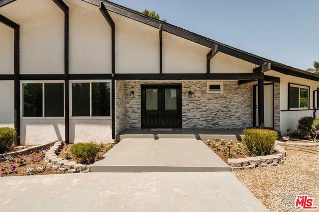5121 Winnetka Avenue, Woodland Hills, CA 91364