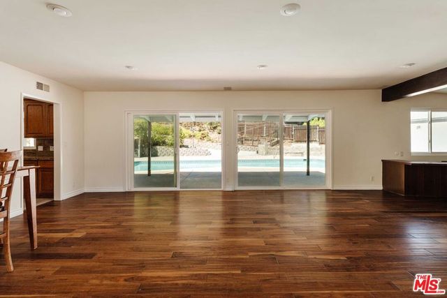 5121 Winnetka Avenue, Woodland Hills, CA 91364