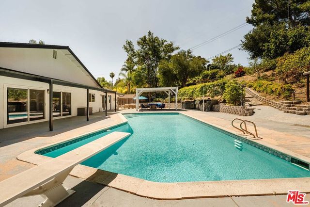 5121 Winnetka Avenue, Woodland Hills, CA 91364