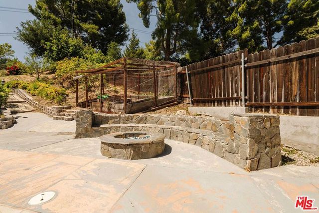 5121 Winnetka Avenue, Woodland Hills, CA 91364