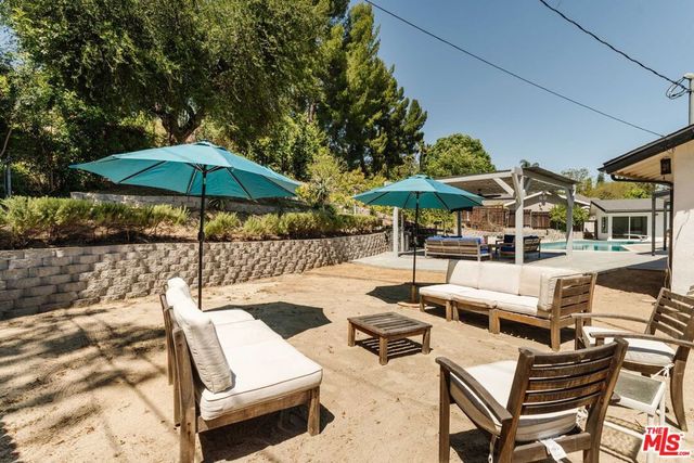 5121 Winnetka Avenue, Woodland Hills, CA 91364