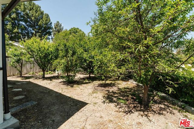 5121 Winnetka Avenue, Woodland Hills, CA 91364
