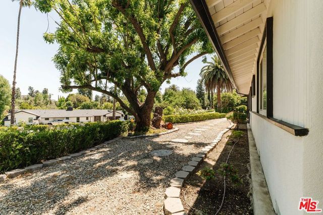 5121 Winnetka Avenue, Woodland Hills, CA 91364