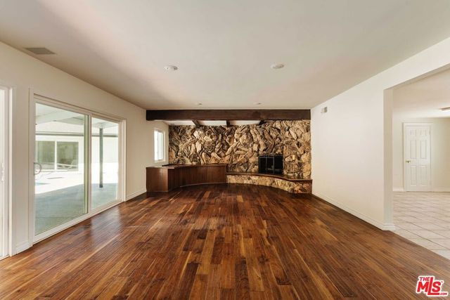 5121 Winnetka Avenue, Woodland Hills, CA 91364