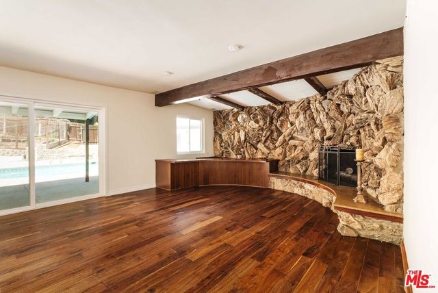 5121 Winnetka Avenue, Woodland Hills, CA 91364