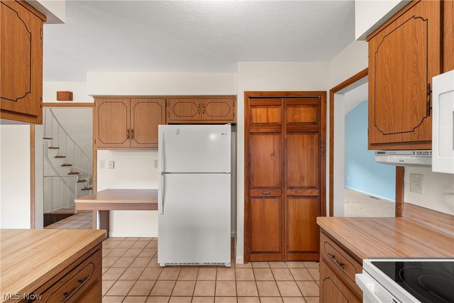 24533 Framingham Drive, Westlake, OH 44145
