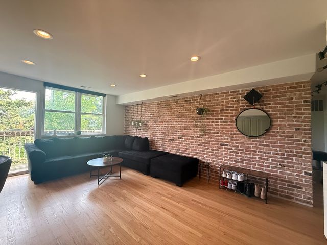 2501 W TOUHY Avenue 308, Chicago, IL 60645