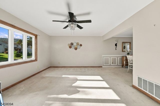 225 Seymour Rd, Hackettstown Town, NJ 07840
