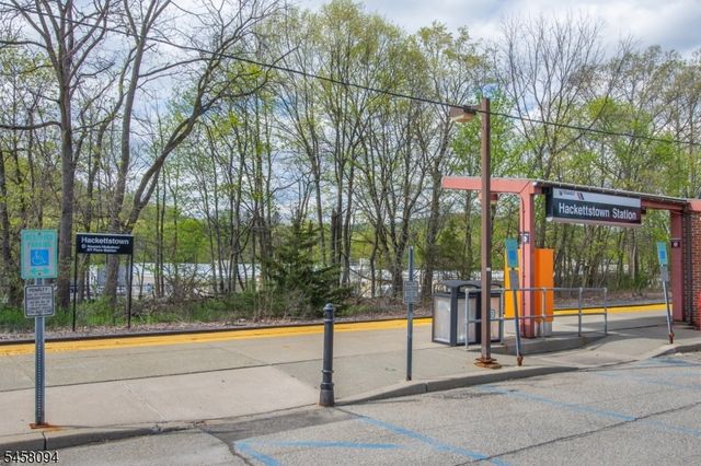 225 Seymour Rd, Hackettstown Town, NJ 07840
