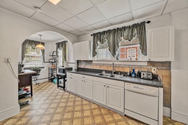 2710 Hillcrest AVE NW, Roanoke, VA 24012