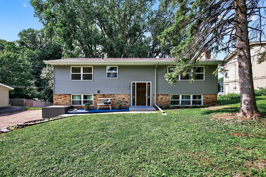 6080 Bartlett Boulevard, Mound, MN 55364