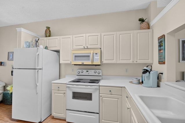 3162 Via Poinciana 6, Lake Worth, FL 33467