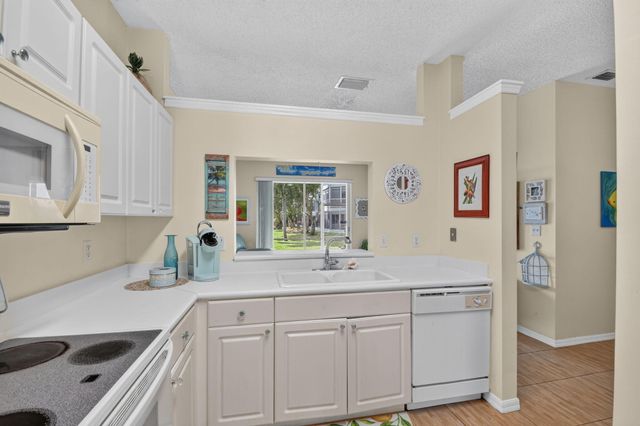 3162 Via Poinciana 6, Lake Worth, FL 33467