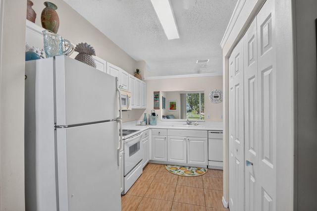 3162 Via Poinciana 6, Lake Worth, FL 33467
