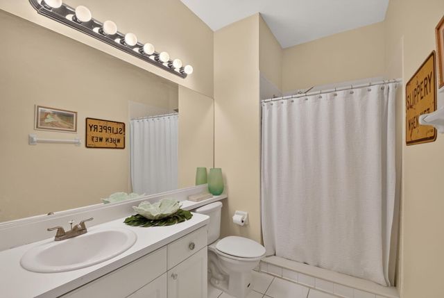 3162 Via Poinciana 6, Lake Worth, FL 33467