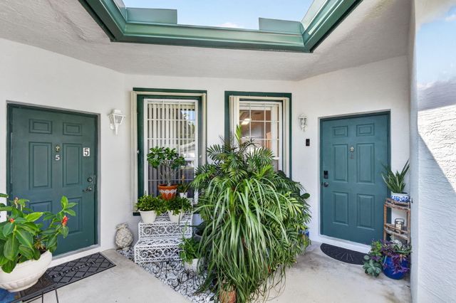 3162 Via Poinciana 6, Lake Worth, FL 33467
