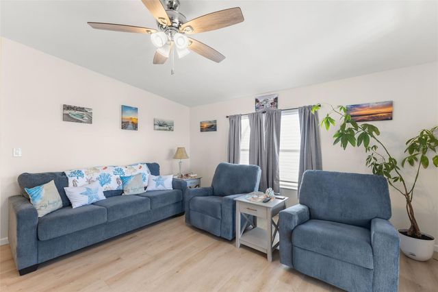 7106 MOUNT ESSEX DRIVE NE 494, St Petersburg, FL 33702