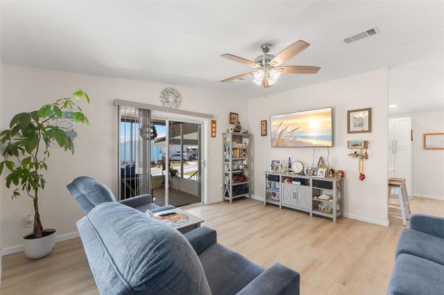 7106 MOUNT ESSEX DRIVE NE 494, St Petersburg, FL 33702