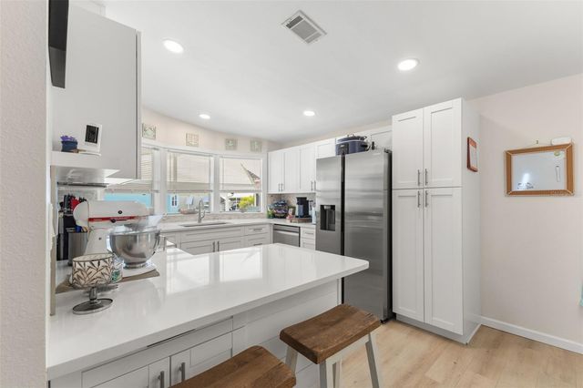 7106 MOUNT ESSEX DRIVE NE 494, St Petersburg, FL 33702