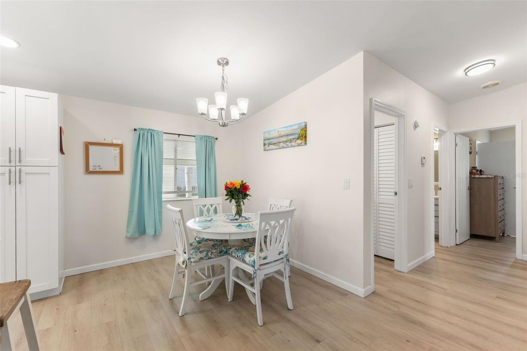 Image 13 of property listing at 7106 MOUNT ESSEX DRIVE NE 494, St Petersburg, FL 33702