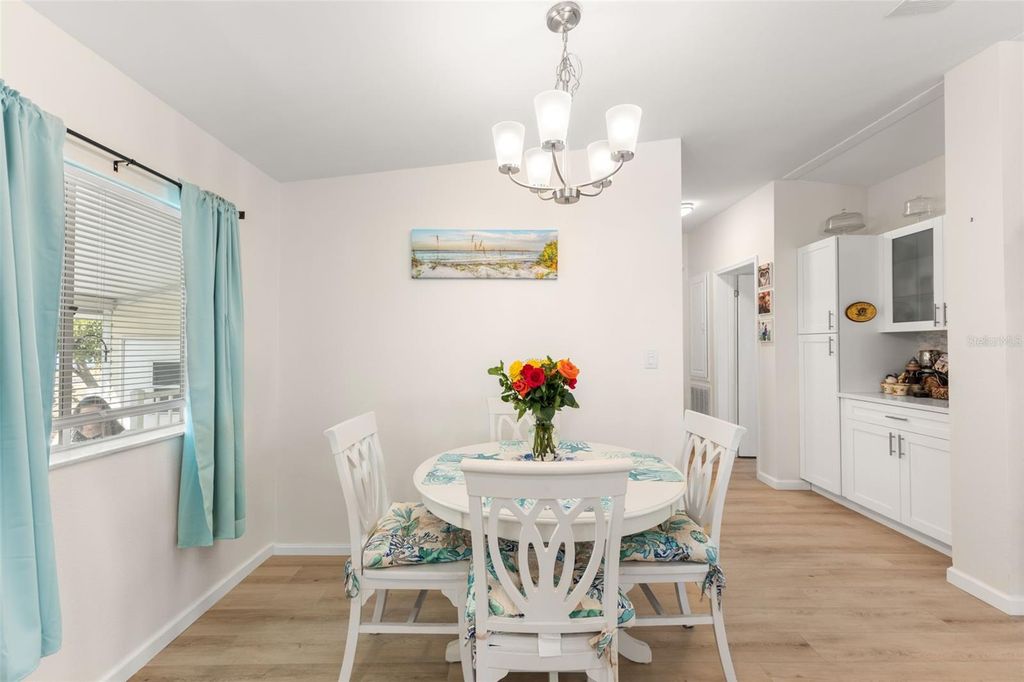 Image 14 of property listing at 7106 MOUNT ESSEX DRIVE NE 494, St Petersburg, FL 33702