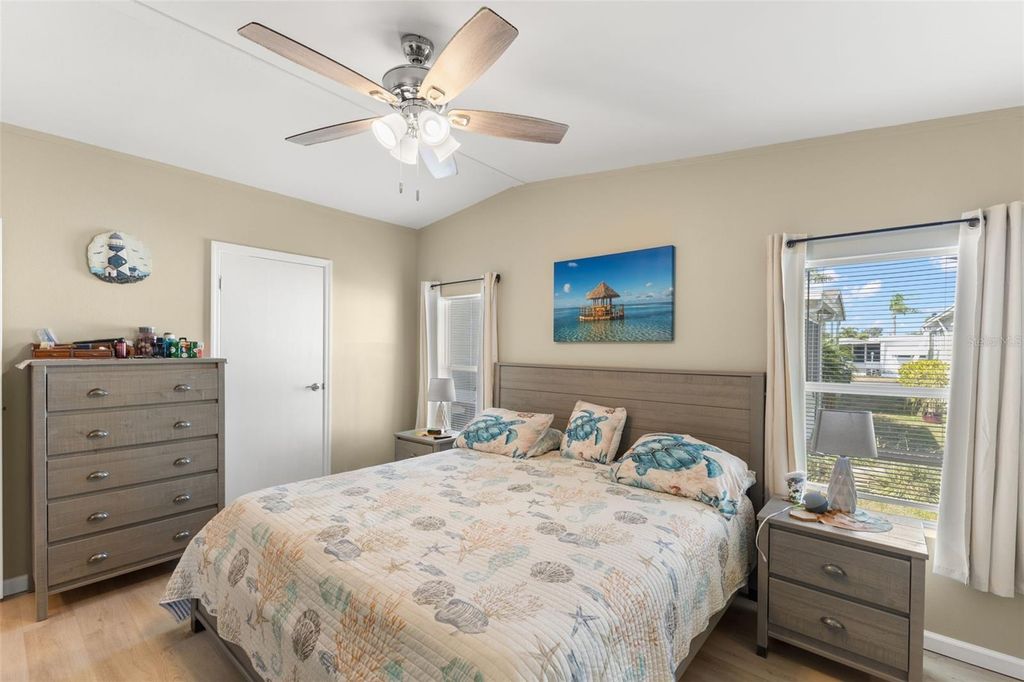 Image 18 of property listing at 7106 MOUNT ESSEX DRIVE NE 494, St Petersburg, FL 33702