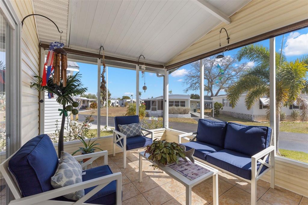 Image 24 of property listing at 7106 MOUNT ESSEX DRIVE NE 494, St Petersburg, FL 33702