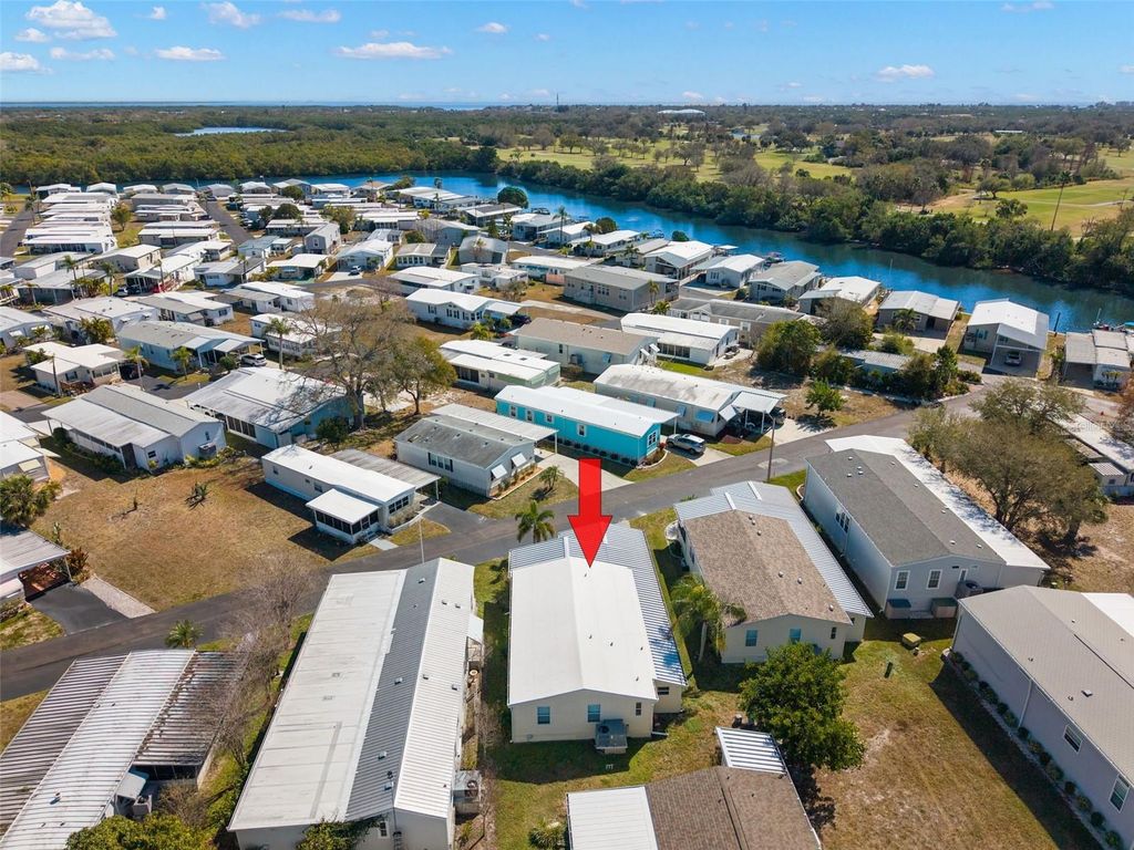 Image 28 of property listing at 7106 MOUNT ESSEX DRIVE NE 494, St Petersburg, FL 33702