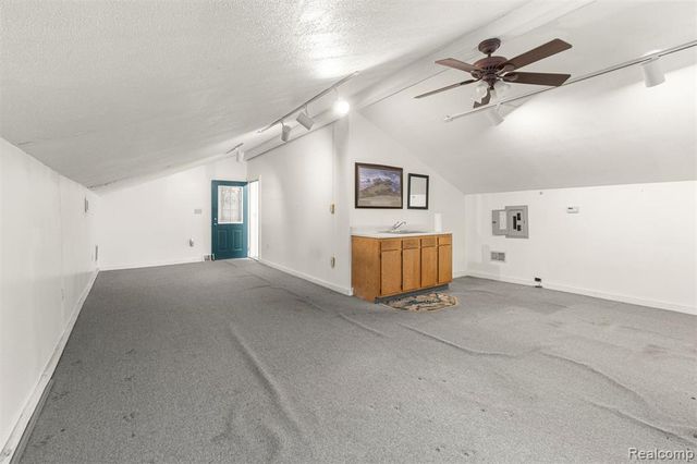 26905 Plymouth Road, Redford, MI 48239