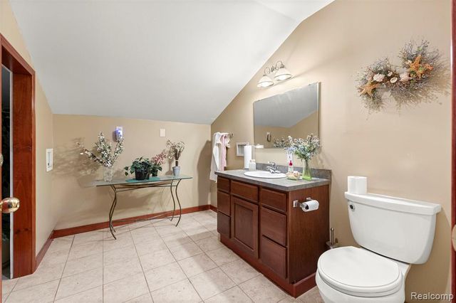 26905 Plymouth Road, Redford, MI 48239