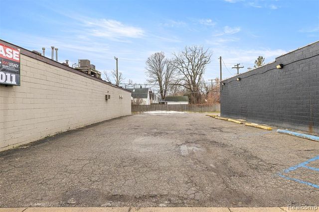 26905 Plymouth Road, Redford, MI 48239