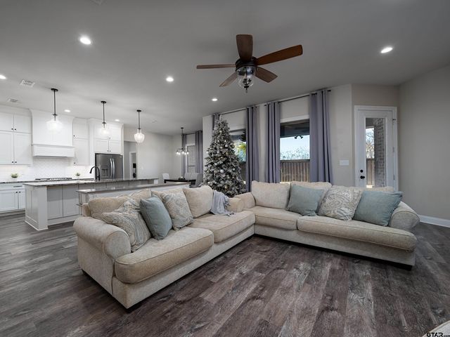 261 Heritage Way, Bullard, TX 75757