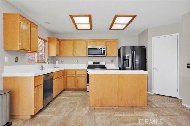 11979 Luna, Victorville, CA 92392