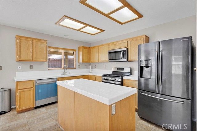 11979 Luna, Victorville, CA 92392