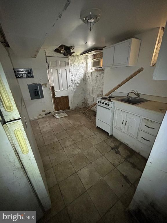 Image 10 of property listing at 2500 QUANTICO AVE, Baltimore, MD 21215