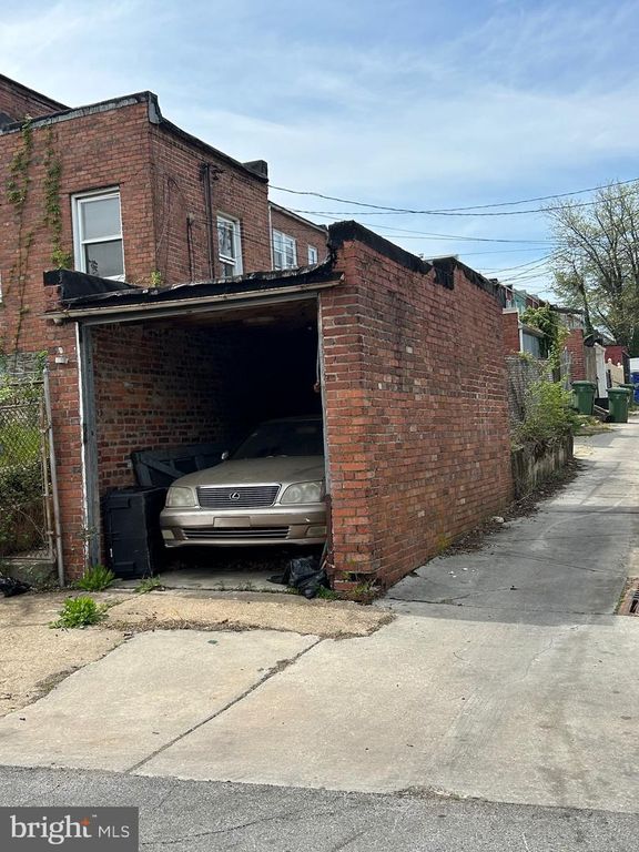 Image 16 of property listing at 2500 QUANTICO AVE, Baltimore, MD 21215