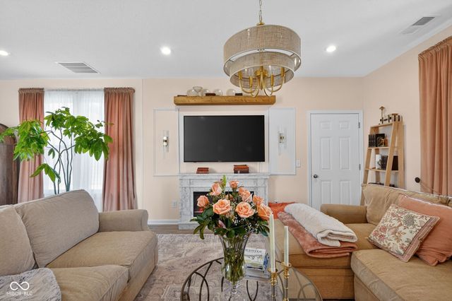 7401 Cella Lane, Mccordsville, IN 46055