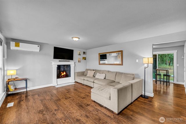 15802 64th Avenue Court East, Puyallup, WA 98375