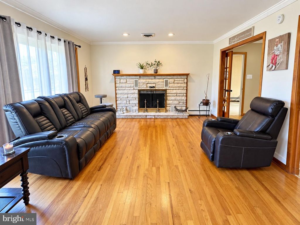 312 HIGHLAND AVE, CARNEYS POINT, NJ 08069 — photo 4