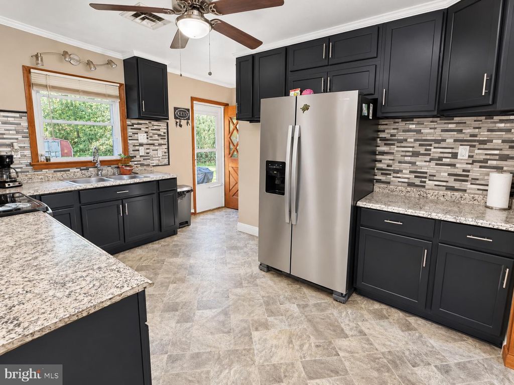 312 HIGHLAND AVE, CARNEYS POINT, NJ 08069 — photo 5