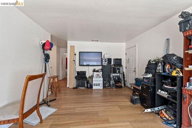 9833 Walnut St, Oakland, CA 94603