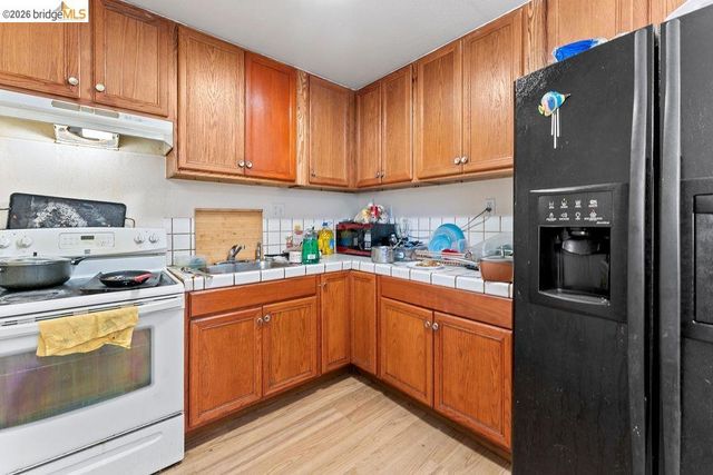 9833 Walnut St, Oakland, CA 94603