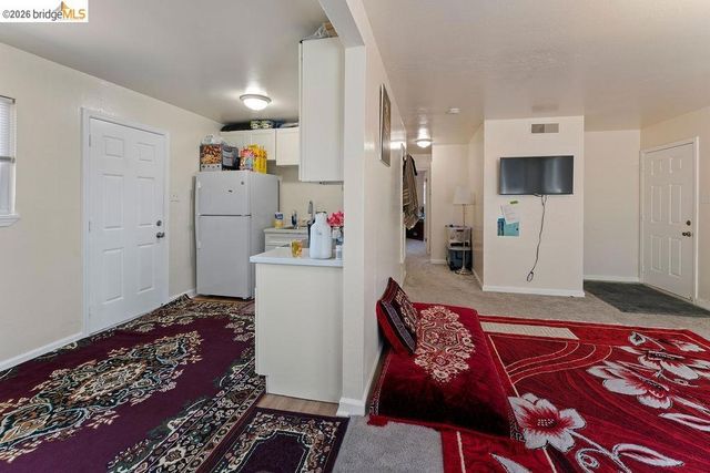 9833 Walnut St, Oakland, CA 94603