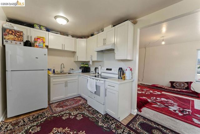 9833 Walnut St, Oakland, CA 94603